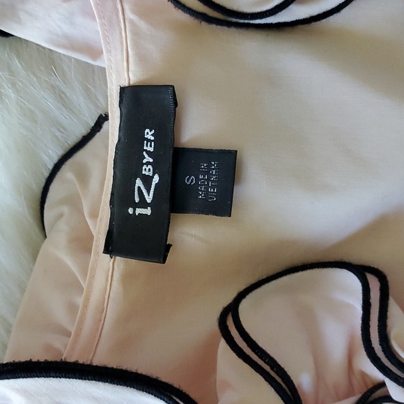 iz byer ruffly blouse - Picture 8 of 10